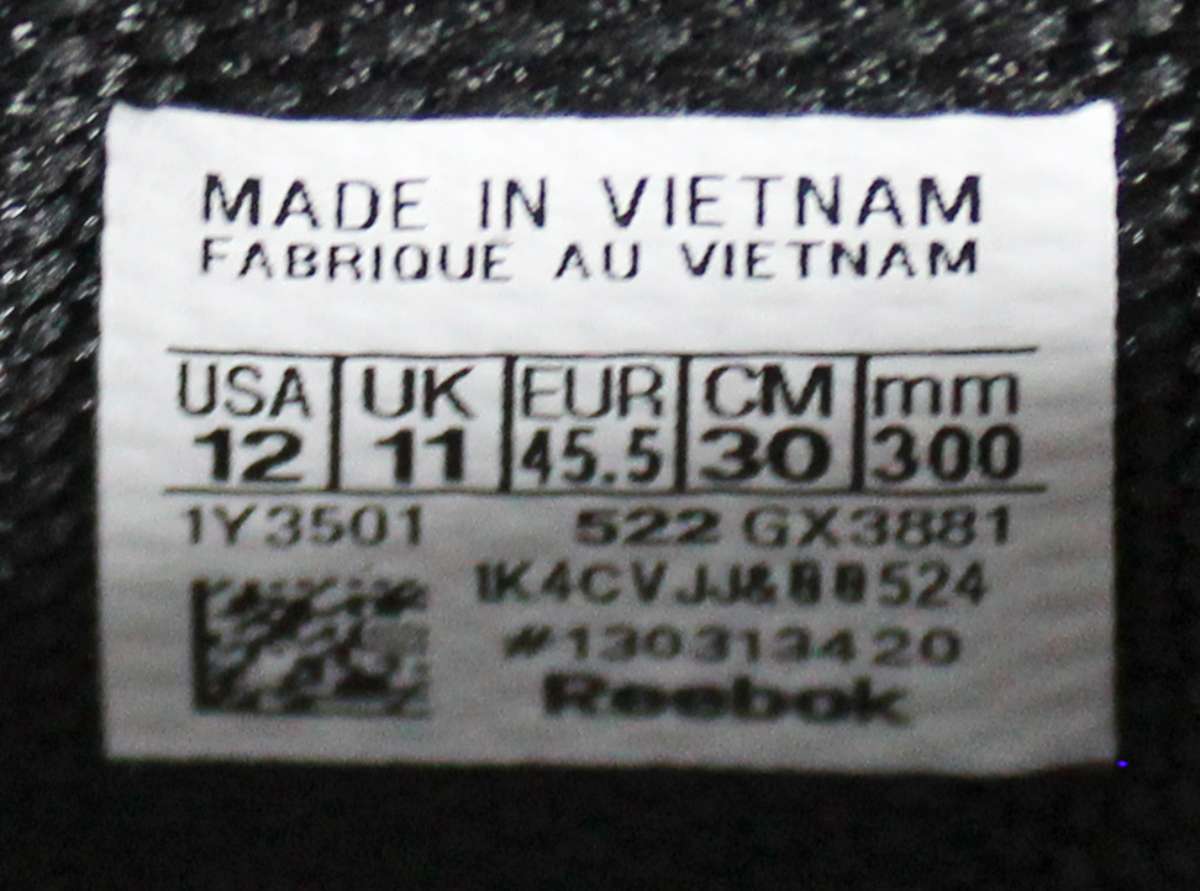 
Shaquille O'Neal Signed Right Reebok Shaq Attaq Retro 2022 Magic Shoe BAS Wit