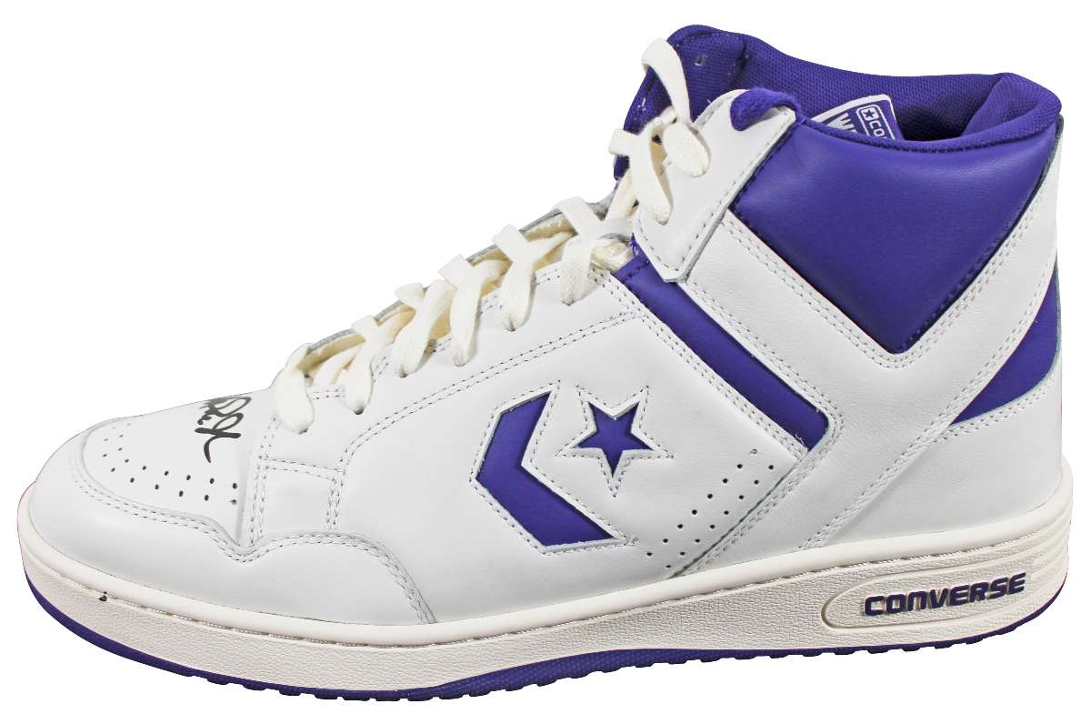 
Lakers Magic Johnson Signed Left Purple & White Converse Weapon Shoe BAS Wit 2