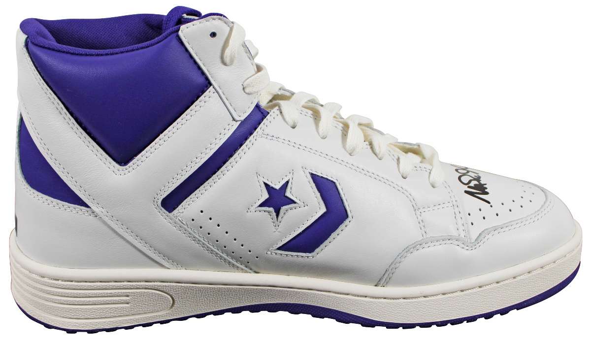 
Lakers Magic Johnson Signed Left Purple & White Converse Weapon Shoe BAS Wit 2