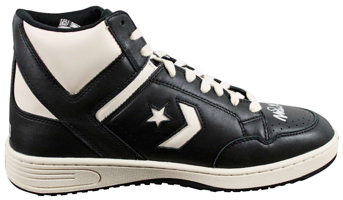 
Lakers Magic Johnson Signed Left Black & White Converse Weapon Shoe BAS Wit 2