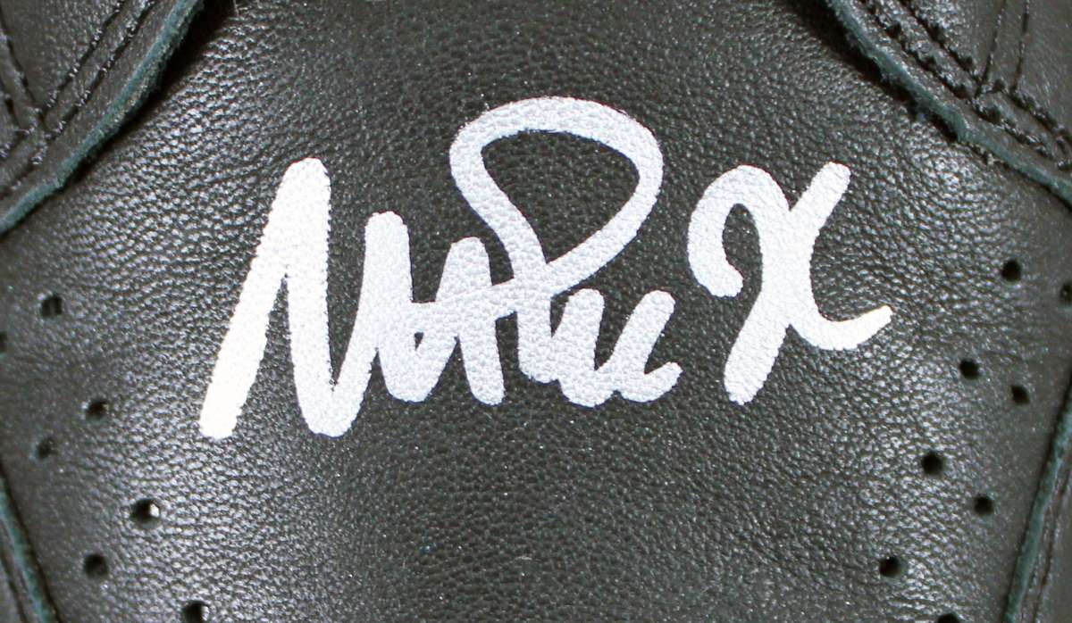 
Lakers Magic Johnson Signed Right Black & White Converse Weapon Shoe BAS Wit 2