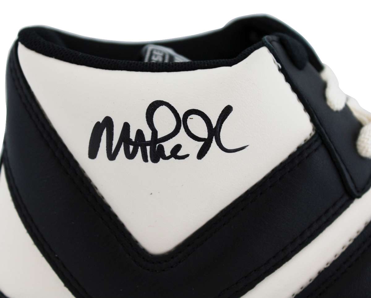 
Lakers Magic Johnson Signed Right B&W Converse Weapon Shoe W/ Case BAS Witness 3